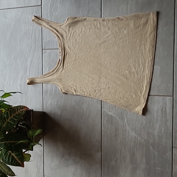 Jennifer Lopez shimmering tank - Picture 1 of 3